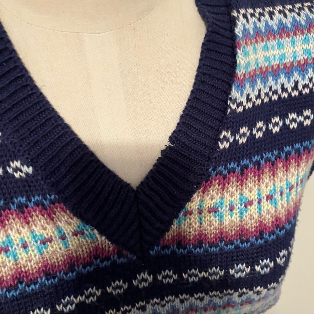 VTG Women’s 99s Fair Isle Sweater Vest Size M Navy Preppy Cottage V-neck Y2K - Picture 2 of 7